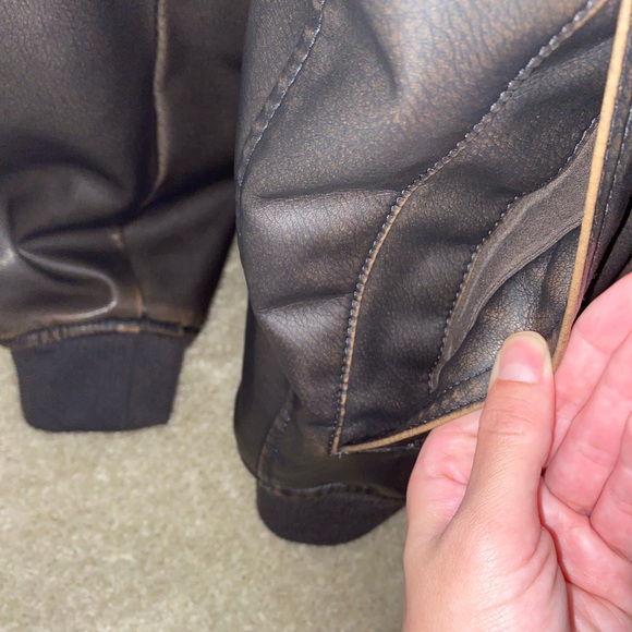 Authentic Brand New Mens Levi’s Brown Leather Jacket with Sherpa Lining size XL - Picture 6 of 14